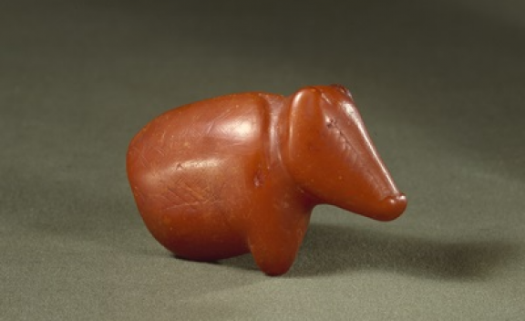 Animal figurines of amber