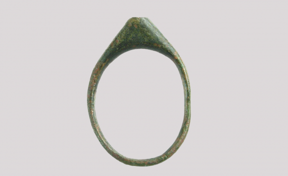 Finger ring of copper-alloy