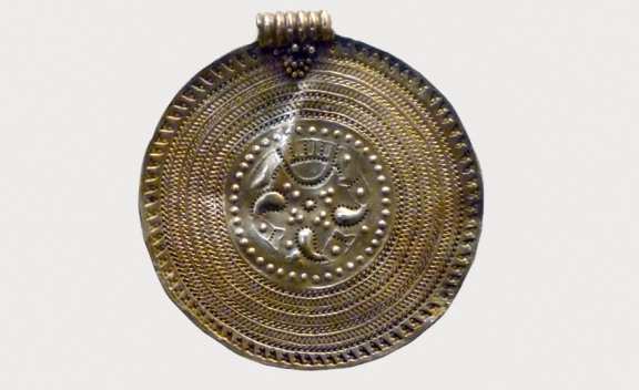 Bracteate pendant