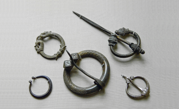 Bossed penannular brooch