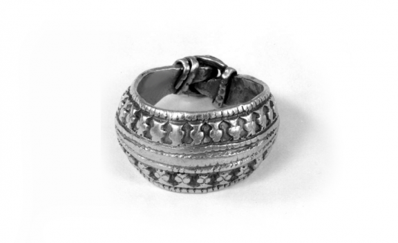 Finger-ring