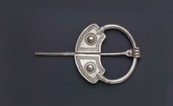 Bossed penannular brooch