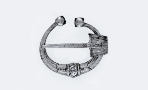 Penannular brooch III