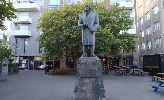 Skuli Magnusson Statue