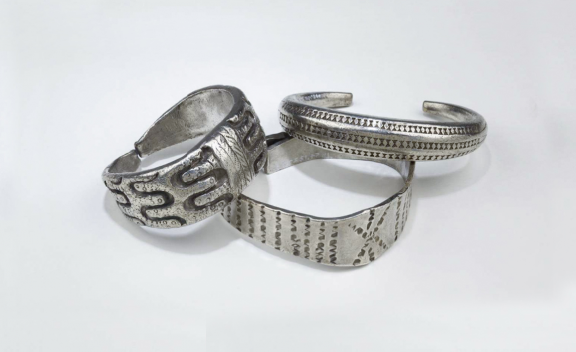 Arm-ring (penannular)