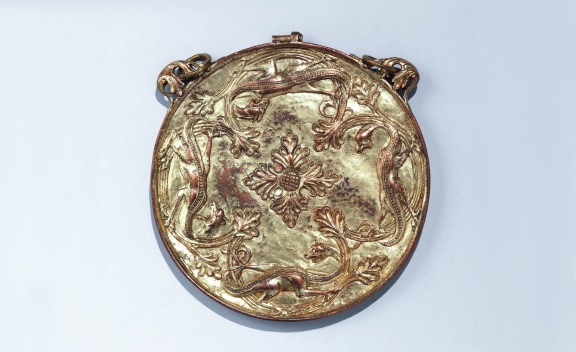 Valve of a Mirror Case