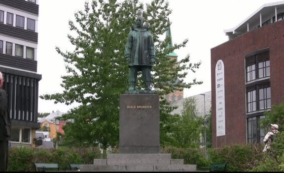 Roald Amundsen Statue