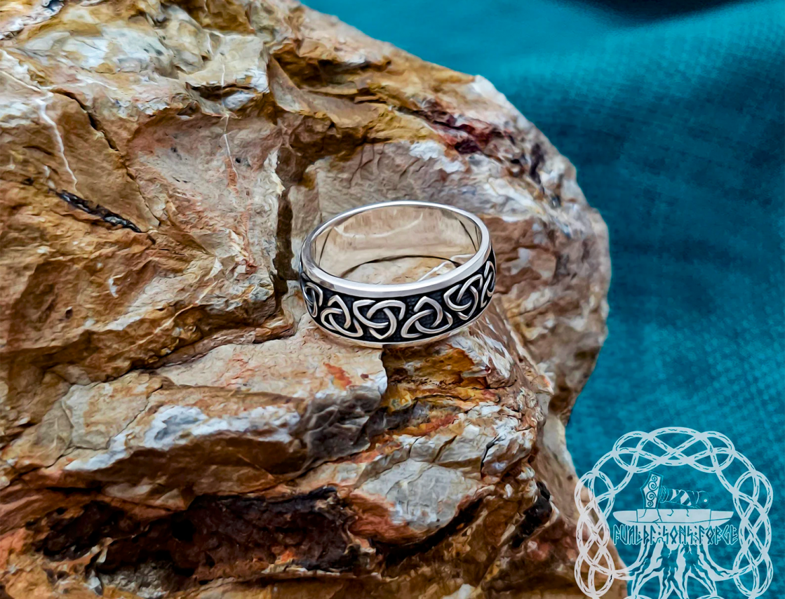 Handcrafted Sterling Silver Triquetra Ring. Celtic Trinity Knot Jewelry.