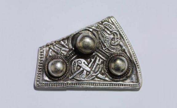 Bossed penannular brooch