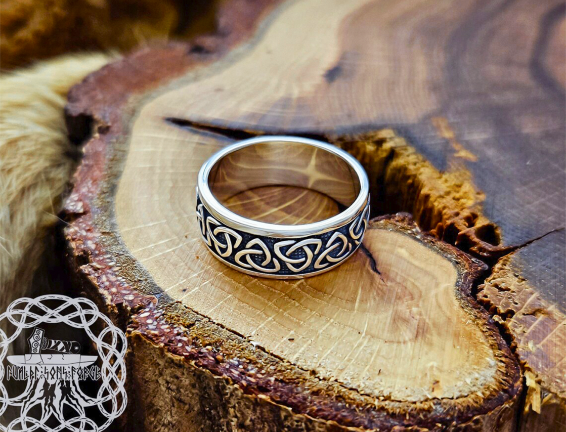 Handcrafted Sterling Silver Triquetra Ring. Celtic Trinity Knot Jewelry.