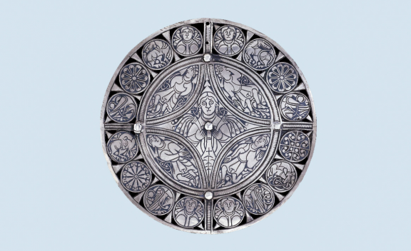 Disc brooch