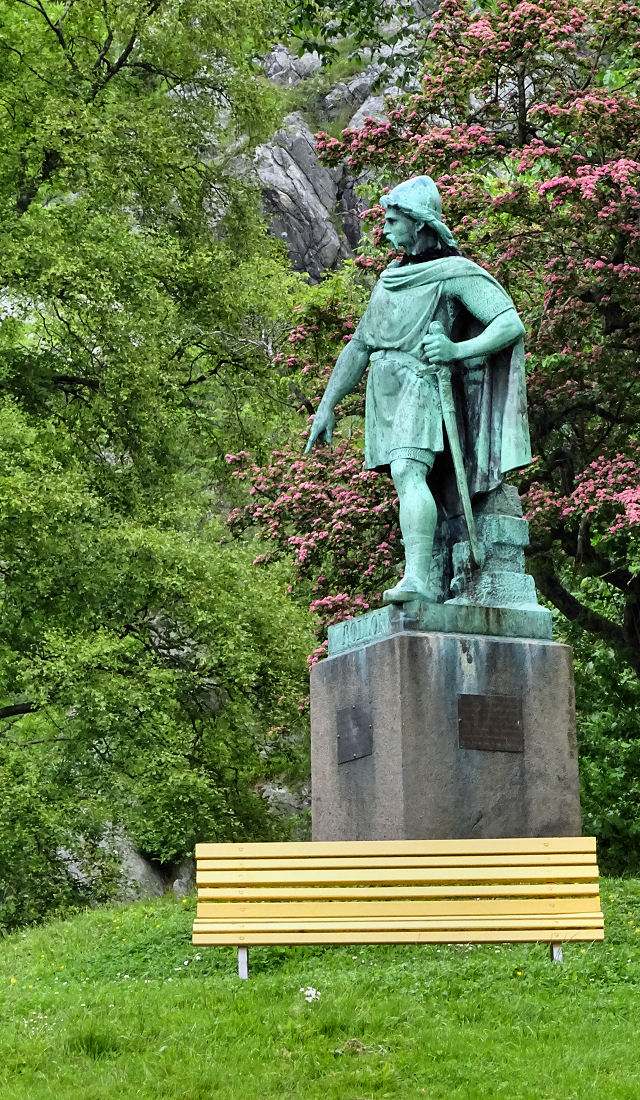 Rollon Statue